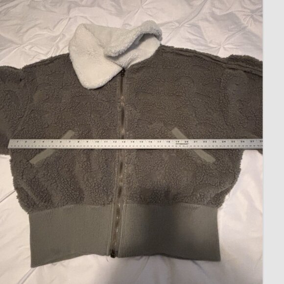 FREE PEOPLE GREEN Crystal Kelp Cozy Up Faux Fur Cardi FLEECE JACKET SIZE LARGE - Picture 12 of 15